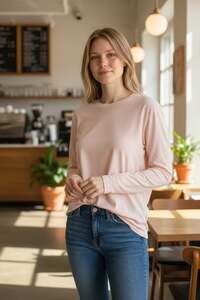 Long-sleeve crewneck girlfriend tee